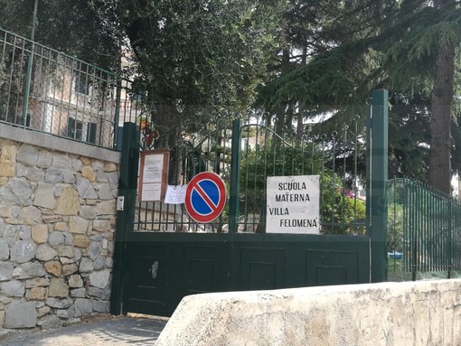 Bordighera: processionaria, bonificato il giardino di Villa Felomena, oggi la scuola riaprirà, Ingenito “Speriamo di aver risolto, terremo sotto controllo la situazione” Bordighera: processionaria, bonificato il giardino di Villa Felomena, oggi la scuola riaprirà, Ingenito “Speriamo di aver risolto, terremo sotto controllo la situazione”