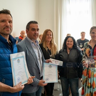 La principessa Nina in valle Argentina: visita a Triora, in regalo le banconote di Seborga