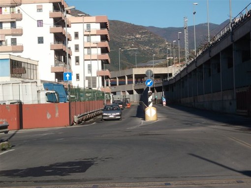 Sanremo: buche in via Quinto Mansuino a Bussana, un residente ne segnala la pericolosità