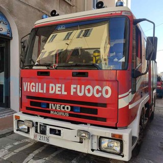 Imperia: principio di incendio su un'auto sul Capo Berta, intervento dei Vigili del Fuoco e nessun ferito