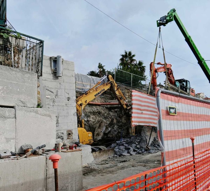 Sanremo: messa in sicurezza a La Vesca, prorogate le ordinanze per via Duca D’Aosta e i sensi unici da Valle Armea Sanremo: messa in sicurezza a La Vesca, prorogate le ordinanze per via Duca D’Aosta e i sensi unici da Valle Armea