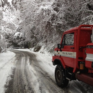 Neve e gelo, diversi interventi dei vigili del fuoco in tutta la provincia di Imperia