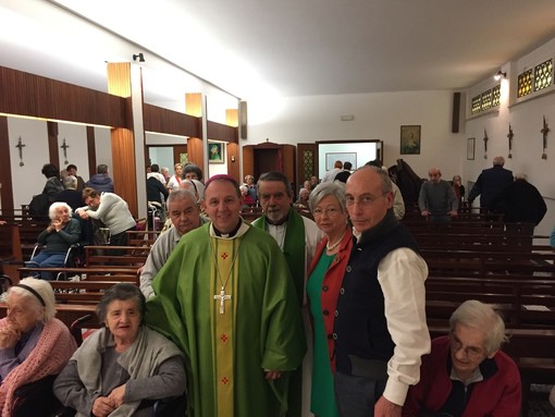 Sanremo: il Vescovo Mons. Antonio Suetta in visita pastorale a 'Casa Serena' (foto)