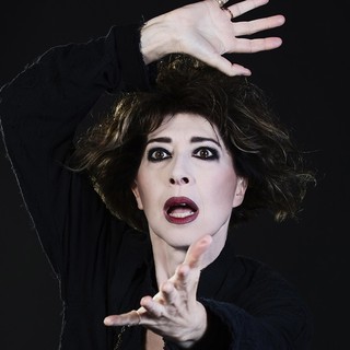 Veronica Pivetti in 'L’inferiorità mentale della donna' al teatro Golzi di Bordighera Veronica Pivetti in 'L’inferiorità mentale della donna' al teatro Golzi di Bordighera