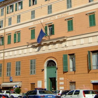 Imperia: le ricerche dei 'RIS' a scuola grazie ad un laboratorio didattico