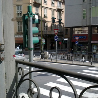 Sanremo: in via Francia segnaletica da modificare, la denuncia di un lettore