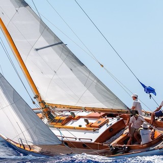 Imperia, al via il Raduno delle Regine del Mare: scafi affusolati ed eleganza d’altri tempi tornano a solcare le onde