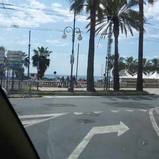 Sanremo: venditori abusivi di nuovo in corso Imperatrice, la testimonianza con foto di una lettrice Sanremo: venditori abusivi di nuovo in corso Imperatrice, la testimonianza con foto di una lettrice