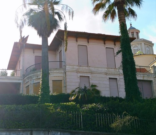 Imperia, in consiglio comunale si torna a parlare della vendita di Villa Carpeneto: nel 2010 la ‘beffa’ della falsa offerta da parte di un oligarca russo Imperia, in consiglio comunale si torna a parlare della vendita di Villa Carpeneto: nel 2010 la ‘beffa’ della falsa offerta da parte di un oligarca russo
