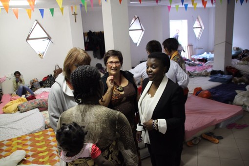 Ventimiglia: Cécile Kyenge a colloquio con le donne ospiti del centro di accoglienza della parrocchia di San Rocco