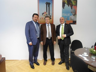 Il direttore di ENIT Italia Leonardo Campanelli tra il Sindaco e l’Assessore