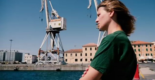 Imperia: le gru del porto di Oneglia sullo sfondo del video che annuncia l'uscita del nuovo album dei Delta V Imperia: le gru del porto di Oneglia sullo sfondo del video che annuncia l'uscita del nuovo album dei Delta V