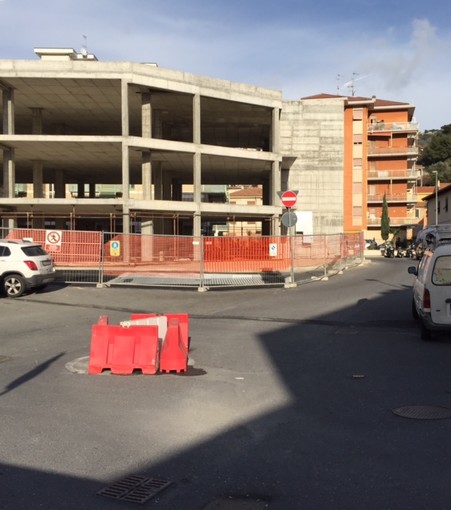 Imperia: via San Pio è pericolosa, lettore chiede il rifacimento della segnaletica orizzontale Imperia: via San Pio è pericolosa, lettore chiede il rifacimento della segnaletica orizzontale