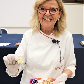 La videoricetta con i fiori della chef Clelia Vivalda del ristorante Arte e Querce di Monchiero (CN)