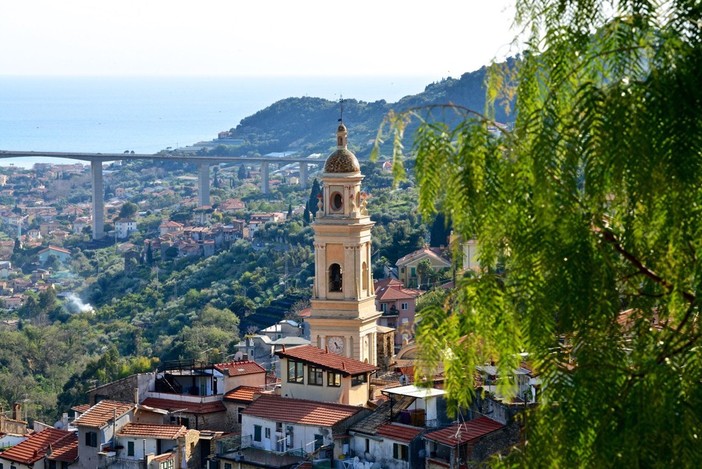 Vallebona: giovedì prossimo la presentazione del restauro di un'antica pala d'altare cinquecentesca Vallebona: giovedì prossimo la presentazione del restauro di un'antica pala d'altare cinquecentesca