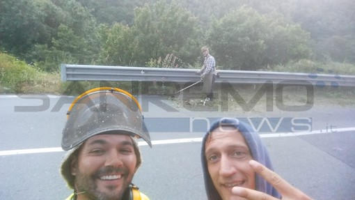 Badalucco: volontari sulla SP 548 per ripulire la strada dalla vegetazione invasiva, "Non si poteva andare avanti così"