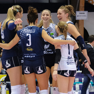Volley femminile. Trofeo Enrico Chiavari, la spunta il Chieri: superate al quinto set le francesi del Volero Le Cannet