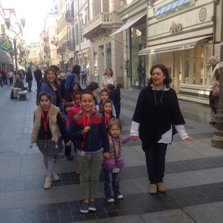 Sanremo: per i bimbi della scuola Santa Marta ancora una mattinata alla scoperta dei negozi storici della città Sanremo: per i bimbi della scuola Santa Marta ancora una mattinata alla scoperta dei negozi storici della città