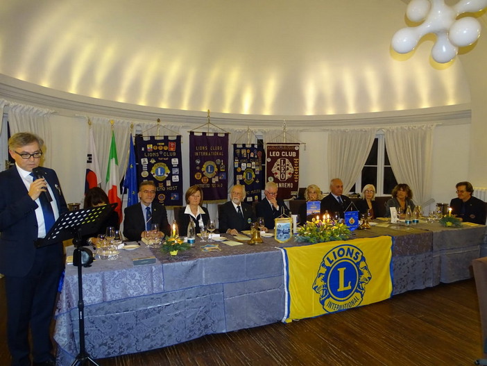 Il Governatore Distrettuale in visita ai due clubs Lions e Charter Sanremo Host (foto) Il Governatore Distrettuale in visita ai due clubs Lions e Charter Sanremo Host (foto)