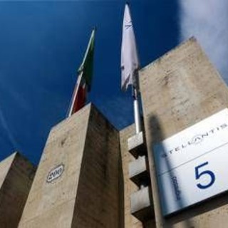 Stellantis, cassa integrazione a Mirafiori dal 19 al 30 ottobre su linea 500 elettrica e ibrida Stellantis, cassa integrazione a Mirafiori dal 19 al 30 ottobre su linea 500 elettrica e ibrida