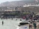 Emergenza migranti a Ceuta, almeno 18 morti mentre attraversano a nuoto il confine Emergenza migranti a Ceuta, almeno 18 morti mentre attraversano a nuoto il confine