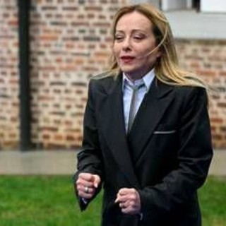 Meloni e i venti del Limburgo: "Sto congelando"