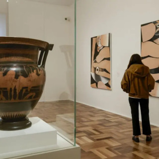 “Vortici”, alle Gallerie d’Italia di Napoli Worth dialoga con la ceramica antica