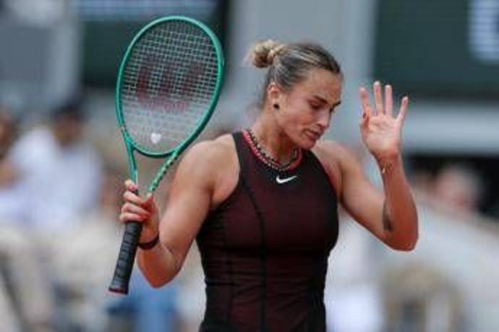 Sabalenka perde e litiga con allenatore a Roland Garros Sabalenka perde e litiga con allenatore a Roland Garros