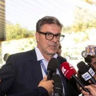 Giorgetti: "Ipotesi flat tax per gli stipendi dei giovani. Pensione a 64 anni? Bisogna garantire equilibrio conti" Giorgetti: "Ipotesi flat tax per gli stipendi dei giovani. Pensione a 64 anni? Bisogna garantire equilibrio conti"