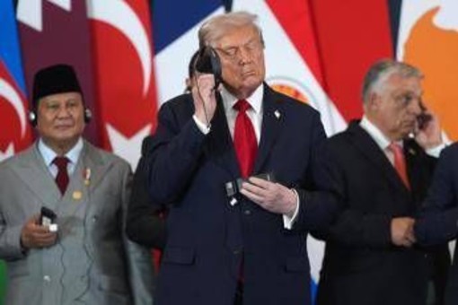 Trump, tutte le 'perle': la grazia a Netanyahu, Meloni 'bellissima', Macron stritolato e Starmer gelato Trump, tutte le 'perle': la grazia a Netanyahu, Meloni 'bellissima', Macron stritolato e Starmer gelato