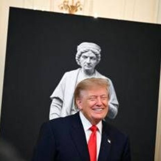 Trump festeggia Colombo alla Casa Bianca, caccia al voto degli italoamericani Trump festeggia Colombo alla Casa Bianca, caccia al voto degli italoamericani