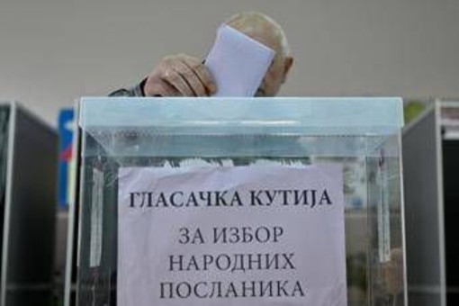 Serbia, seggi aperti per le elezioni parlamentari: al voto 6,4 milioni di elettori