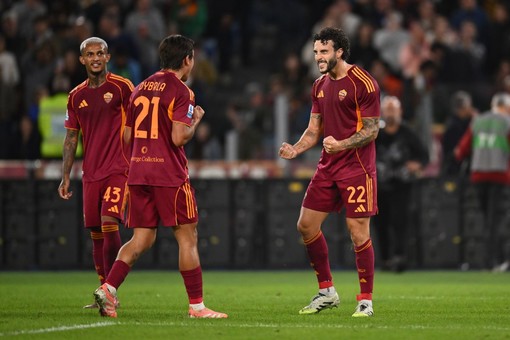 La Roma piega il Parma e festeggia: 2-1 e vetta della Serie A La Roma piega il Parma e festeggia: 2-1 e vetta della Serie A