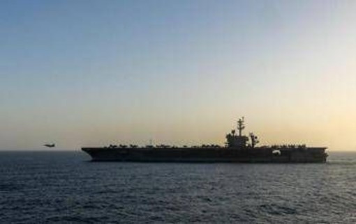 Iran, tre petroliere in fiamme nello Stretto di Hormuz dopo l'urto con mine Iran, tre petroliere in fiamme nello Stretto di Hormuz dopo l'urto con mine
