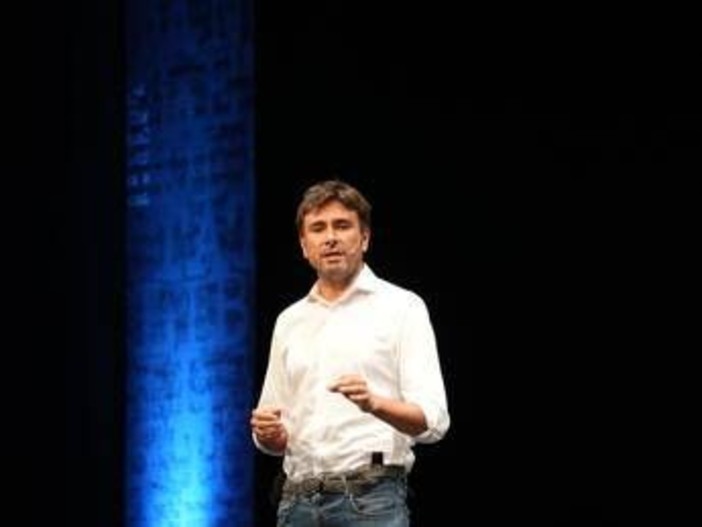 Di Battista ricoverato e le polemiche sul volo di Stato, Ricciardi: "Non è trattamento di favore, racconta la polvere del mondo"