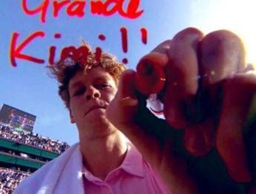 Sinner, trionfo a Indian Wells con dedica ad Antonelli: "Grande Kimi, giorno speciale" Sinner, trionfo a Indian Wells con dedica ad Antonelli: "Grande Kimi, giorno speciale"