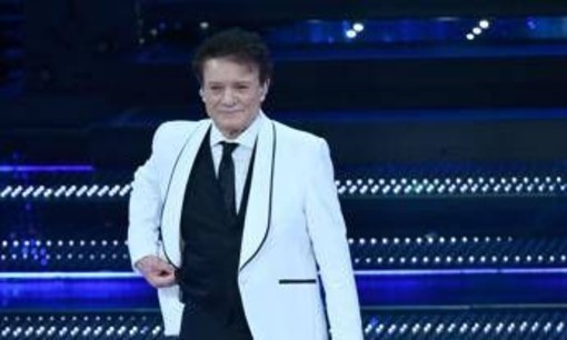 Massimo Ranieri, fake news sulla morte. La figlia: "Vergogna, mio padre sta bene" Massimo Ranieri, fake news sulla morte. La figlia: "Vergogna, mio padre sta bene"