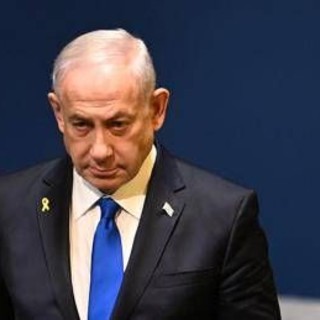 Hamas consegna corpo di un altro ostaggio. Mandato arresto per Netanyahu da Turchia: "Genocidio"