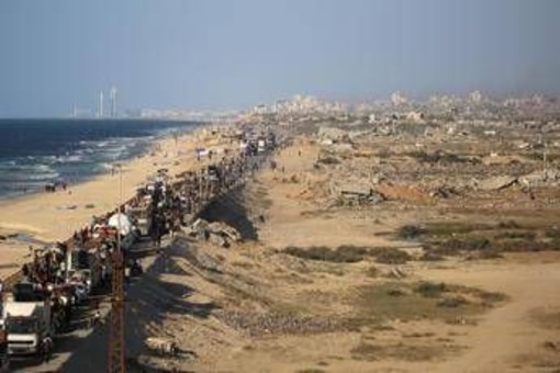 Gaza, raid senza fine sulla Striscia. Smotrich choc: "Sarà una miniera d'oro immobiliare" Gaza, raid senza fine sulla Striscia. Smotrich choc: "Sarà una miniera d'oro immobiliare"