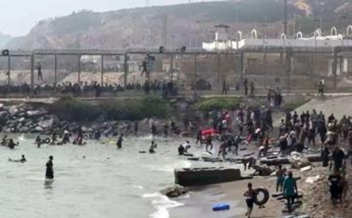 Ex ministro Gb: "Errore Spagna con sanatoria sui migranti, Londra sostenga l'Italia su Schengen" Ex ministro Gb: "Errore Spagna con sanatoria sui migranti, Londra sostenga l'Italia su Schengen"