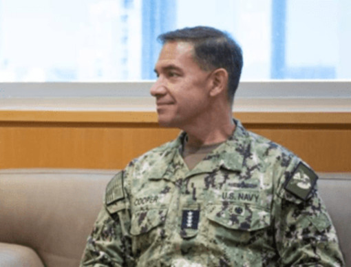 Brad Cooper, chi è il capo del Centcom: l'ammiraglio guida gli attacchi contro l'Iran Brad Cooper, chi è il capo del Centcom: l'ammiraglio guida gli attacchi contro l'Iran