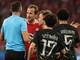 Mendes rischia espulsione, Kompany chiede un rigore: caos in Bayern Monaco-Psg Mendes rischia espulsione, Kompany chiede un rigore: caos in Bayern Monaco-Psg