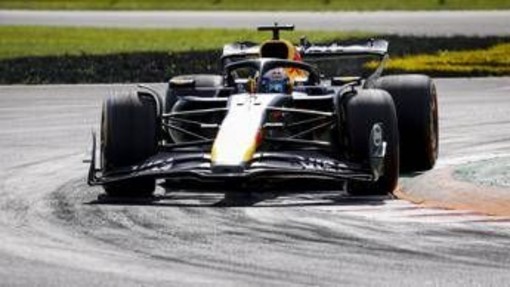 Gp Austin, Verstappen vince gara sprint e riapre il Mondiale. Disastro McLaren al via Gp Austin, Verstappen vince gara sprint e riapre il Mondiale. Disastro McLaren al via