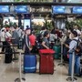 Indonesia, italiano bloccato per stop voli: "Chiusi in albergo con 2 bambine, non sappiamo cosa fare" Indonesia, italiano bloccato per stop voli: "Chiusi in albergo con 2 bambine, non sappiamo cosa fare"