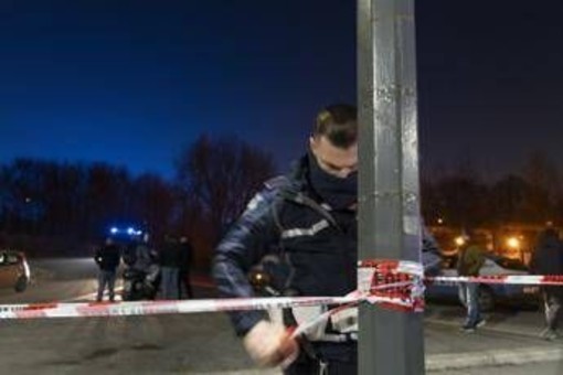 Sparatoria Rogoredo, poliziotto mentì dicendo di aver chiamato soccorsi Sparatoria Rogoredo, poliziotto mentì dicendo di aver chiamato soccorsi