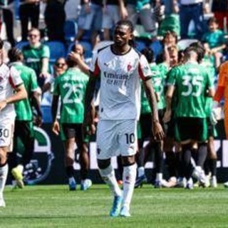 Milan, tifosi in rivolta dopo sconfitta con Sassuolo: "Imbarazzanti"