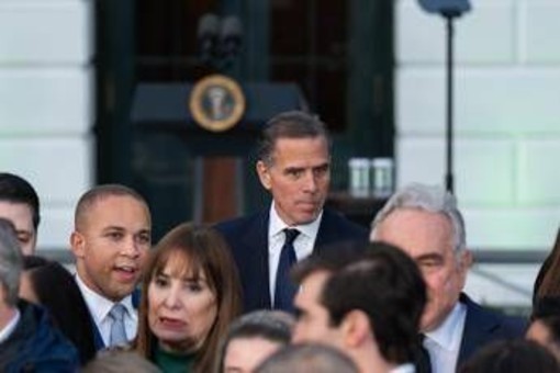 Hunter Biden attacca George Clooney: "Fanc... a lui e a chi gli sta intorno" Hunter Biden attacca George Clooney: "Fanc... a lui e a chi gli sta intorno"