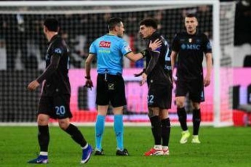 Hojlund e Vergara cadono in area, Conte chiede rigore: proteste in Juventus-Napoli