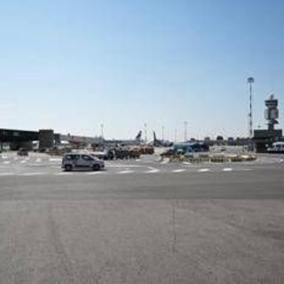 Principio di incendio aereo Easyjet, aeroporto Malpensa momentaneamente chiuso