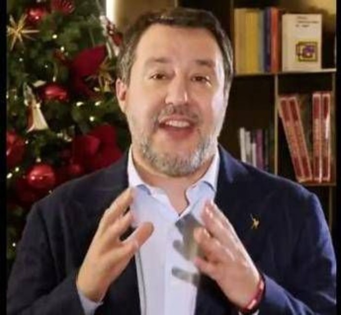 Natale, gli auguri di Salvini: "Felice per il primo da assolto dopo 5 anni"